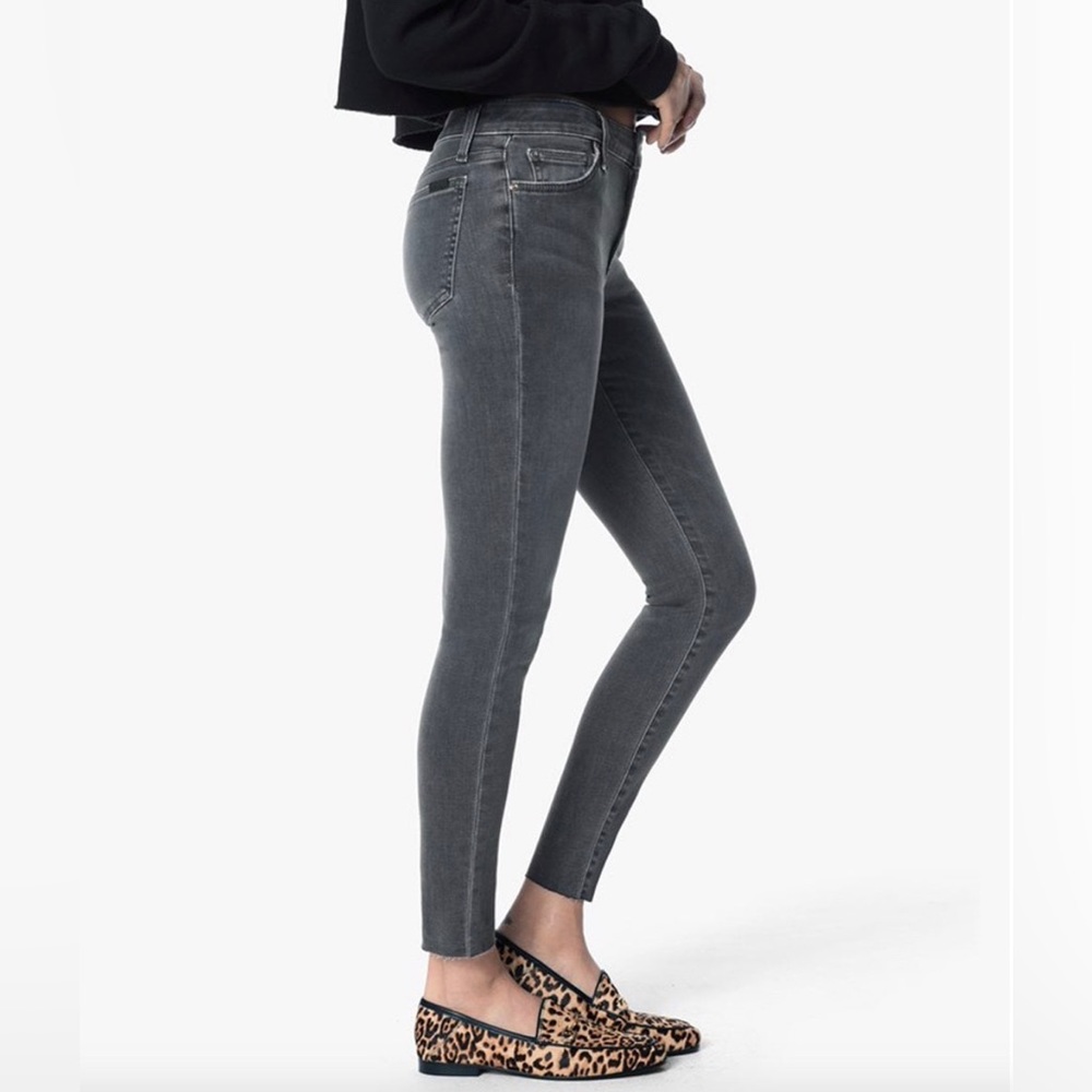 Joe’s Jeans - Flawless - The Icon - Mid Rise Skinny Ankle. 27. Charcoal.  NWOT.